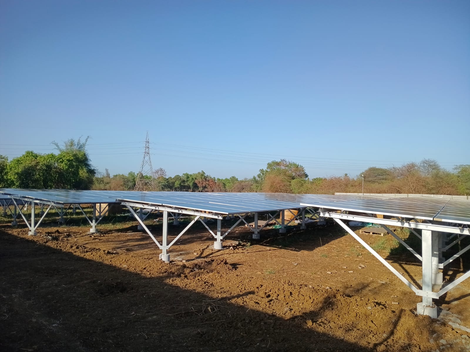 4 MW utility solar panel array structures in Valsad, Gujarat — Vykon Indus