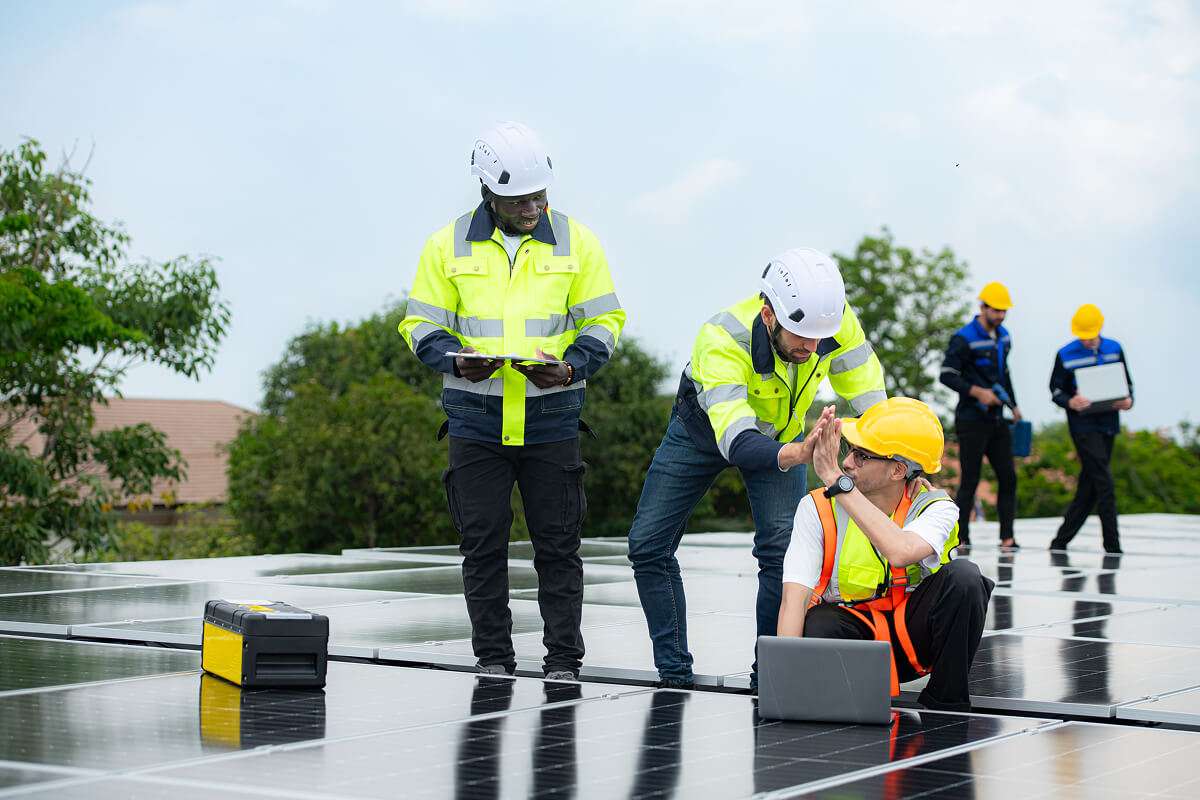 group-of-engineer-and-technician-inspects-solar-pa-ACWGKBP.jpg